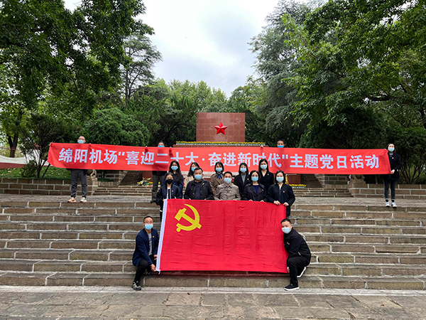 第一、第十三、第十七黨支部聯(lián)合開展“喜迎二十大·奮進新時代”主題黨日活動.jpg